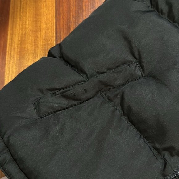 Boys puffer vest / black / L (10/12) zipper and Velcro close - Picture 10 of 10